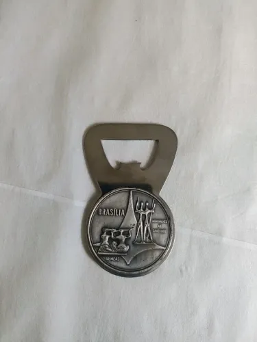Abridor de latas homenagem a Brasília 