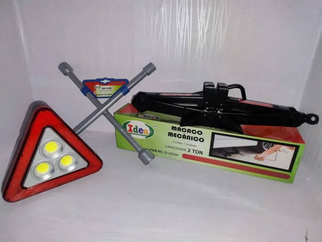 Kit de ferramentas para carro - macaco, chave de roda e triângulo