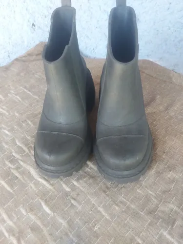Espetáculo de bota quem vê compra