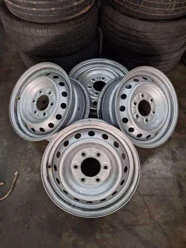 Roda estepe 16 Ford Ranger tenho pneu meia vida 200 reais 