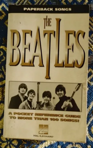 The Beatles: A Pocket Reference Guide to More Than 100 Songs! Edição Inglês