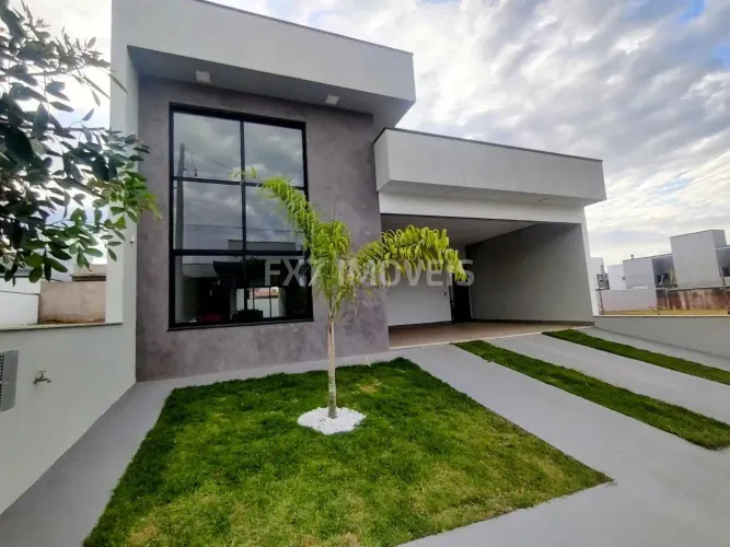 Casa a venda no condomínio Olívio Franceschini em Hortolândia.