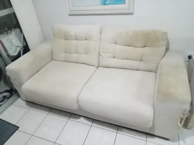 VENDO SOFA LUXEMBURGO 2 LUGARES - PRECISA DE REFORMA NOS BRAÇOS E LIMPEZA