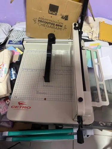 Guilhotina de Papel A4 Cetro