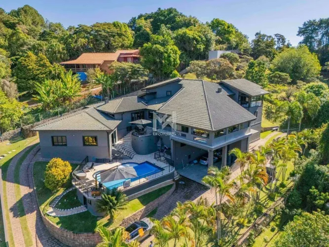 Casa à venda no Condomínio Vale da Santa Fé em Vinhedo - SP