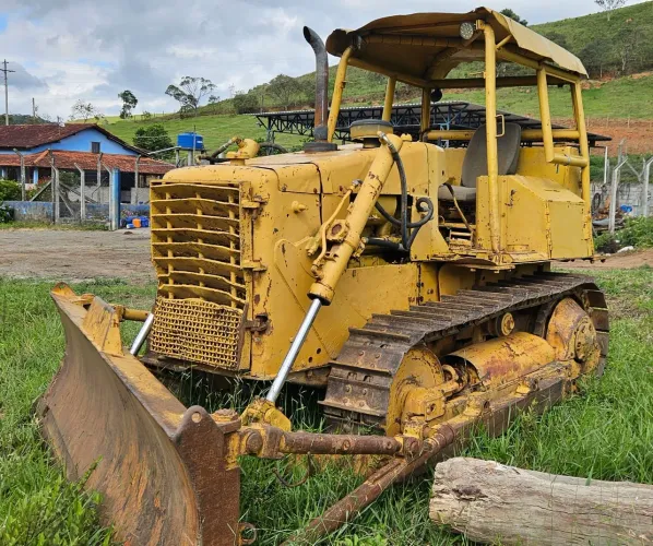 Trator de Esteiras D4E