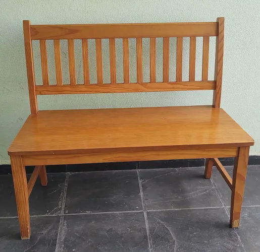 Banco de madeira com encosto Tok & Stok