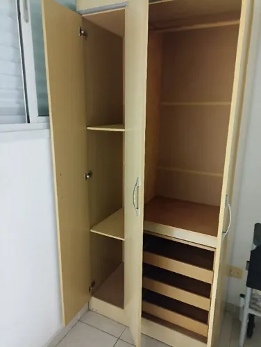 Conjunto guarda roupa e criado mudo
