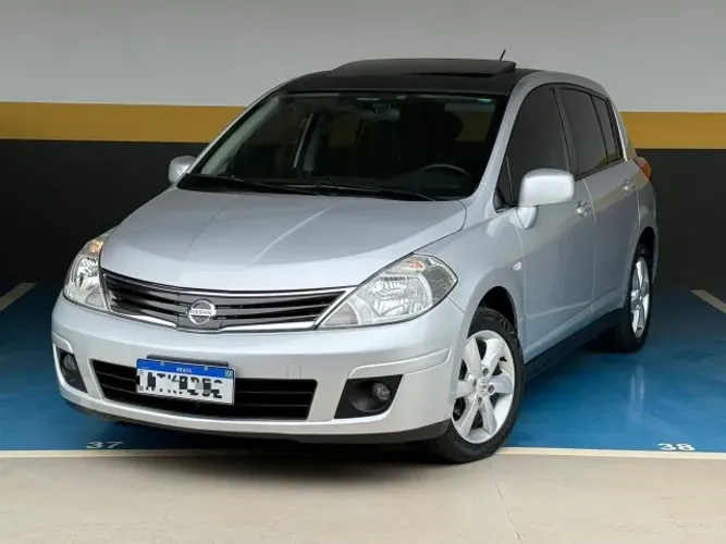 Nissan Tiida SL 1.8/1.8 Flex 16V Aut. 2011