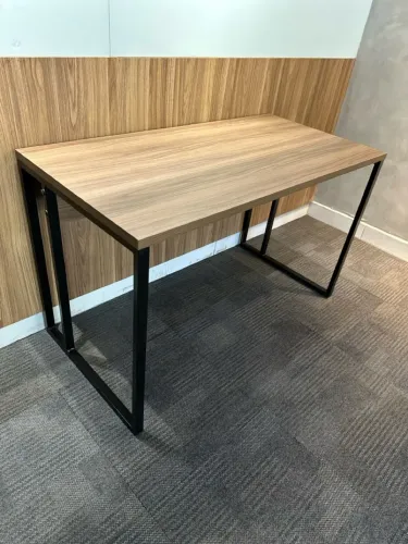 Mesa de escritório 1.50x0.60 com design moderno - LOJA IKONMIXOFFICE