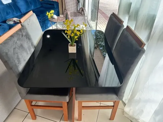 OFERTA MESA VIDRO 1.20X0.90 MT CANTO MOEDA BASE EM X COM 4 CADEIRAS ESTOFADAS
