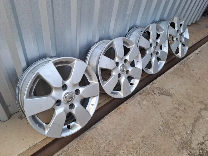 Jogo de roda Nissan Livina aro 15