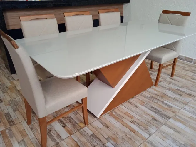 Mesa de Jantar Moderna com Design Exclusivo madeira