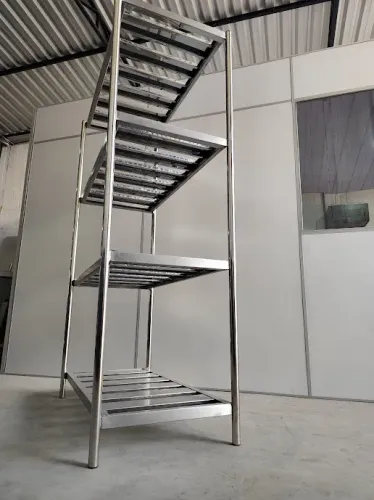 Estante em Aço Inox para Uso Intensivo