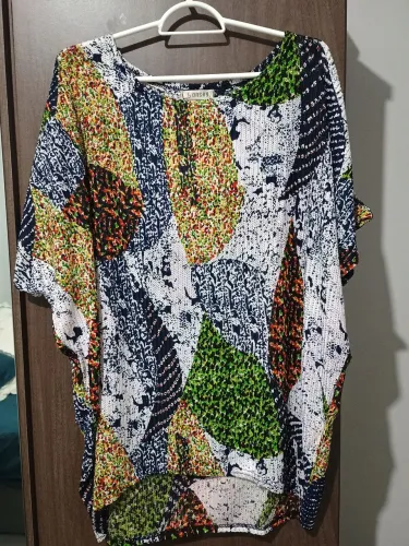 Blusa colorida plus size 