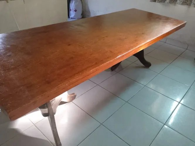 Mesa de madeira maciça - Angelim Pedra