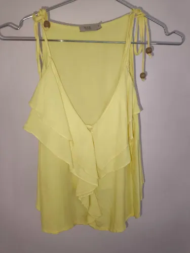 Blusa feminina com amarração nos ombros