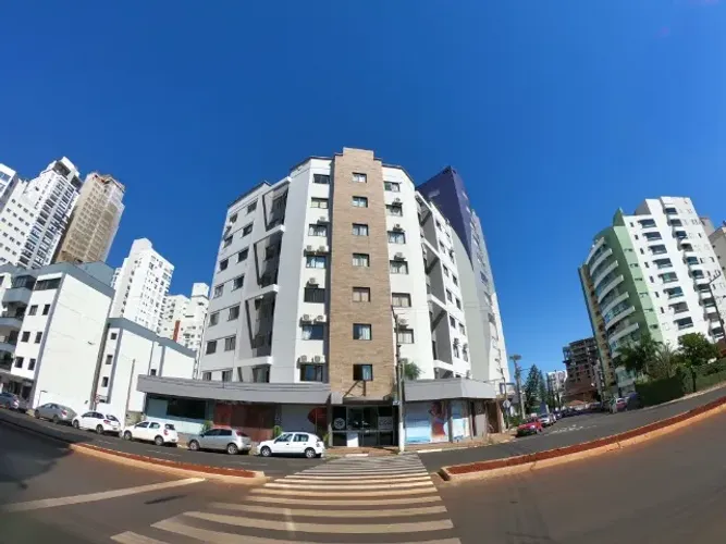 Apartamento pertinho da Arena Condá por 585 mil