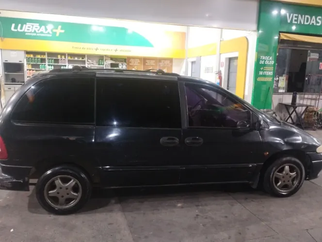 Chrysler Caravan SE 2.4/3.3 2000