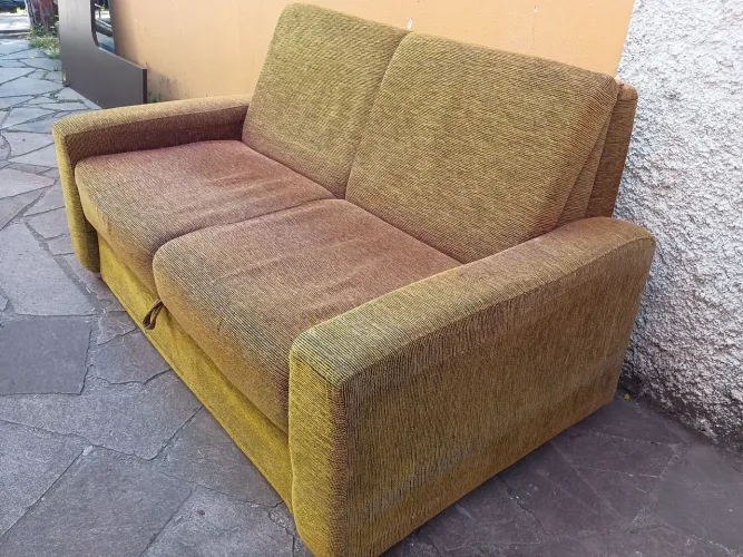 Sofá-cama, tamanho casal.