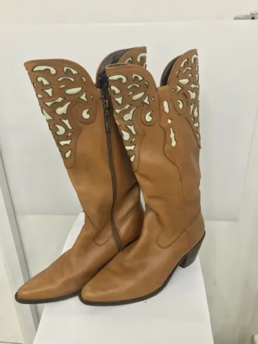 Botas Cowboy em Couro Marrom com Detalhes