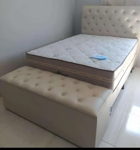 Cama casal completa com baú de cabeceira