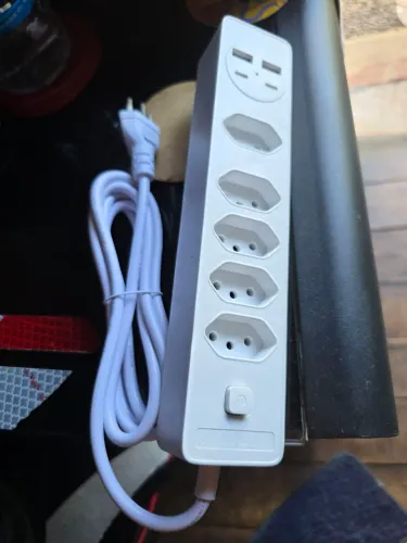 Filtro de linha 5 tomadas + 4 Usb