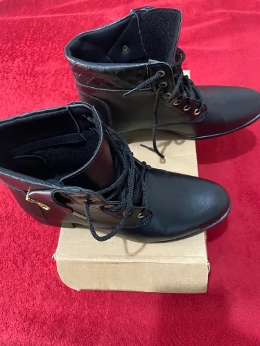 Bota feminina preta 50 reais