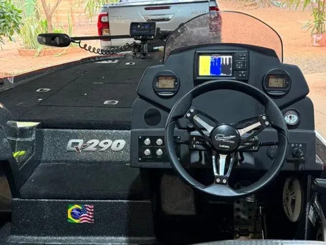 bassboat QUEST Q290 VMAX 250 HP CARRETA ODNE