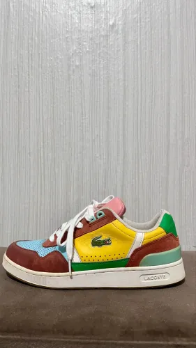 TÊNIS LACOSTE X PEANUTS