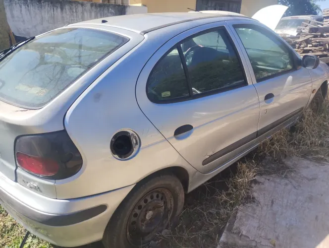 Peças Renault Mégane Hatch ano 98/2000 - Prata