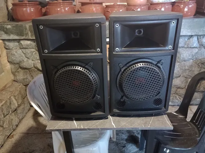 Caixas de som 1x10 e Driver Titanium 