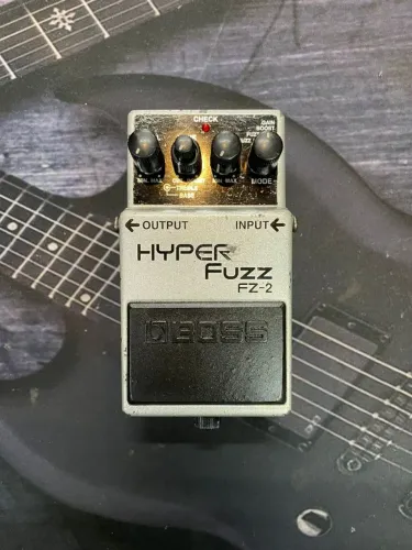 Pedal de guitarra BOSS Hyper Fuzz FZ2