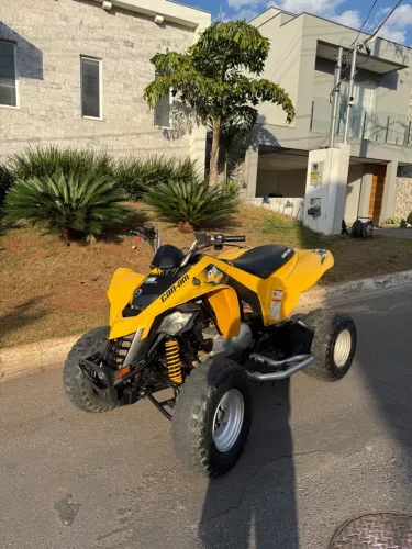Quadriciclo Can Am DS 250 de GARAGEM 