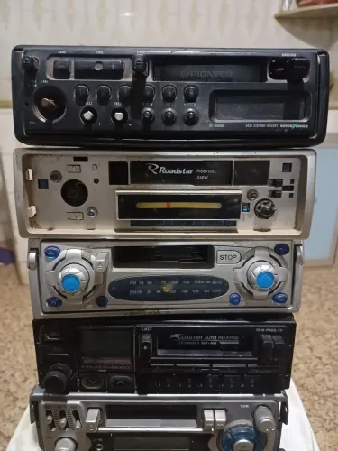 Vendo rádio automotivo para arrumar ou tirar peças!