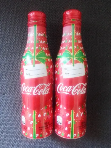 2 GARRAFAS DE ALUMÍNIO COCA COLA TRADICIONAL VAZIAS, PARA PRESENTEAR: " DE/PARA " - 250ml.