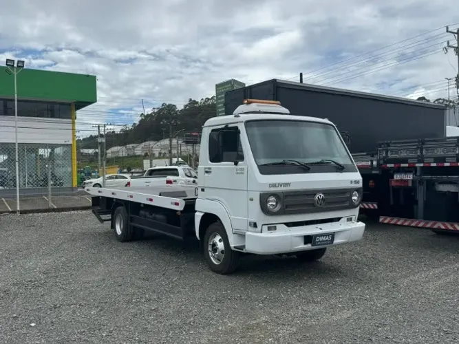 VW 8.150 2012 na Plataforma guincho de 5,50m com asa delta!!