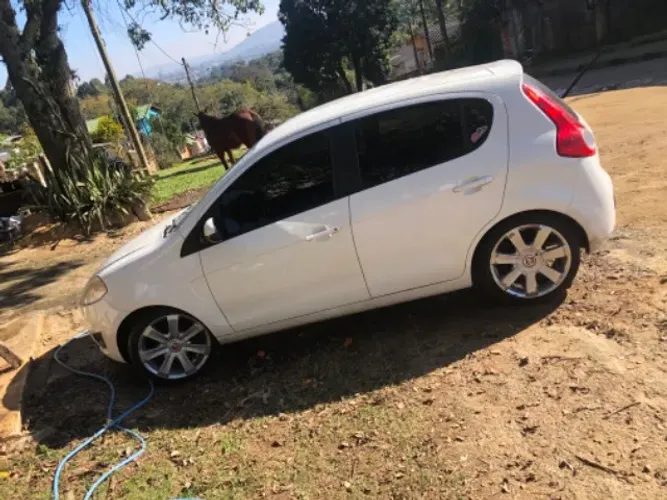 Fiat Palio Attractive 1.0 EVO Fire Flex 8V 5P 2013