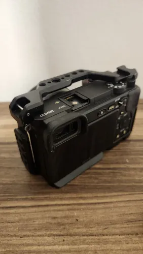 Câmera Sony Alpha 6400 + Cage