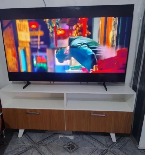 Rack para TV com 2 portas