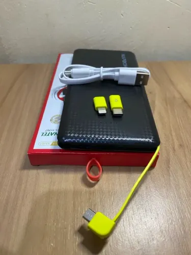 Carregador Portátil 10000mAh + Cabos para iPhone e Android até duas carga completa 