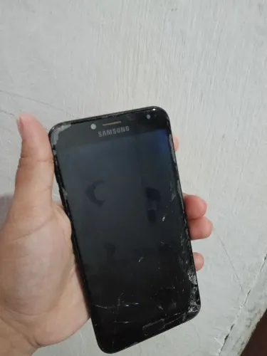CELULAR COM TELA QUEBRADA (RETIRADA DE PEÇAS OU AJEITAR)