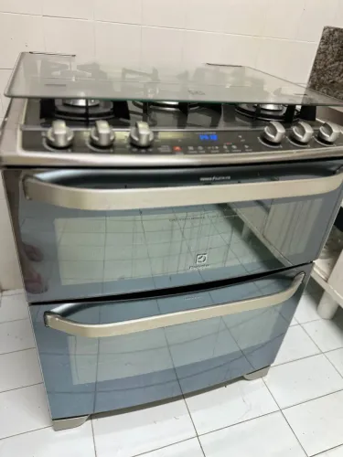 Fogão 5 Bocas Electrolux Duplo Forno (Elétrico + Gás) com Mesa de Vidro - Modelo 76DXW