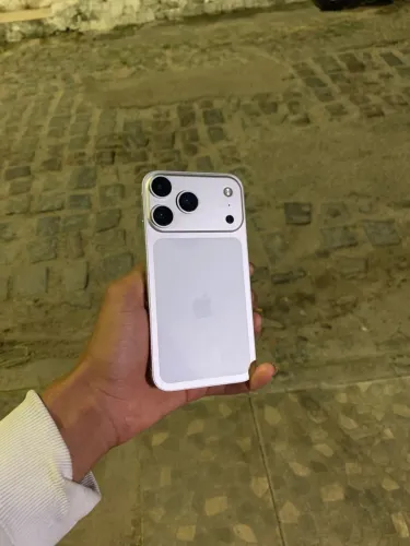 ? VENDE-SE IPHONE XR Carcaça do iPhone 17 Pro Max? Leia a descrição