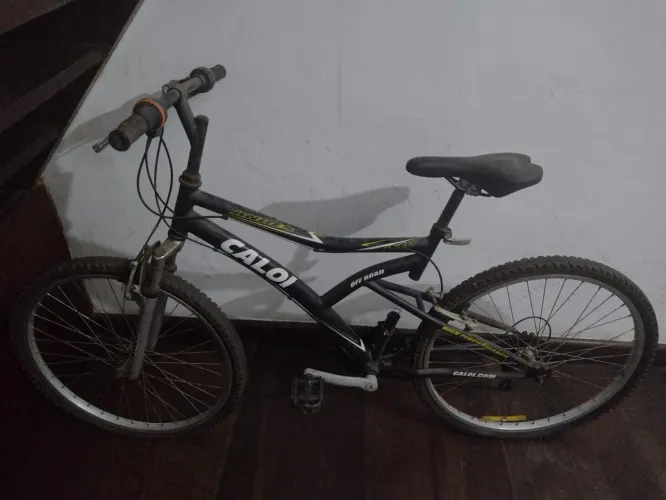 Bicicleta Caloi Andes aro 26 pneu careca
