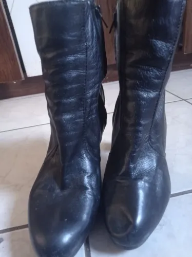 Bota feminina de couro 