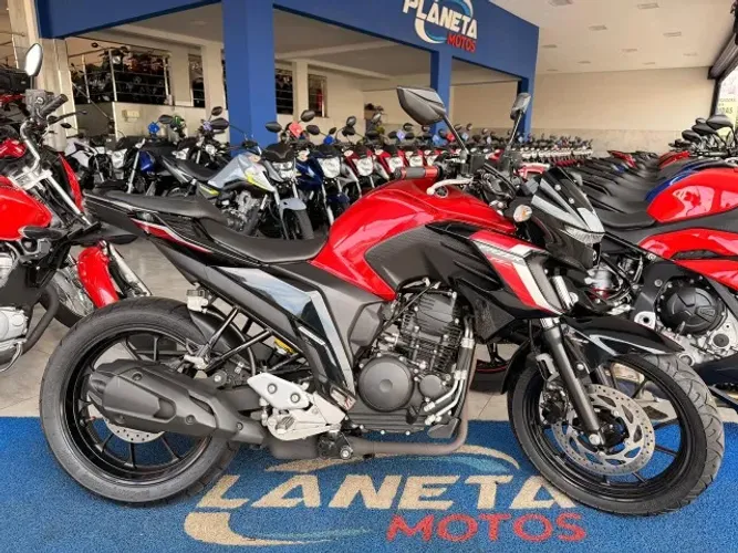 YAMAHA FZ25 250 Fazer ABS, Modelo 2024, moto com apenas 20.000 km rodados!