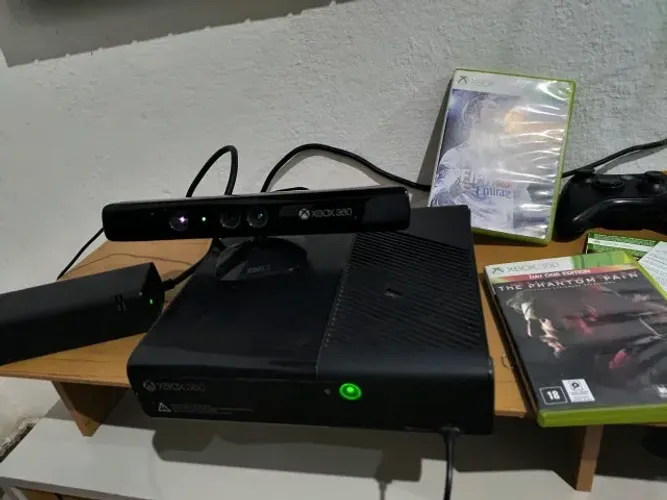 Xbox 360 Super Slim Único Dono + Kinect + 2 Controles + 3 Jogos