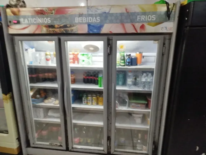Geladeira expositora usada