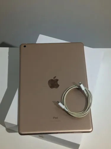 iPad 8 funcionando perfeito + caixa e cabo original